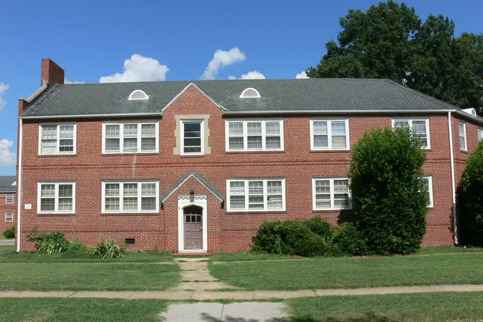 Front of the home at 1500 Roseneath Rd #210
